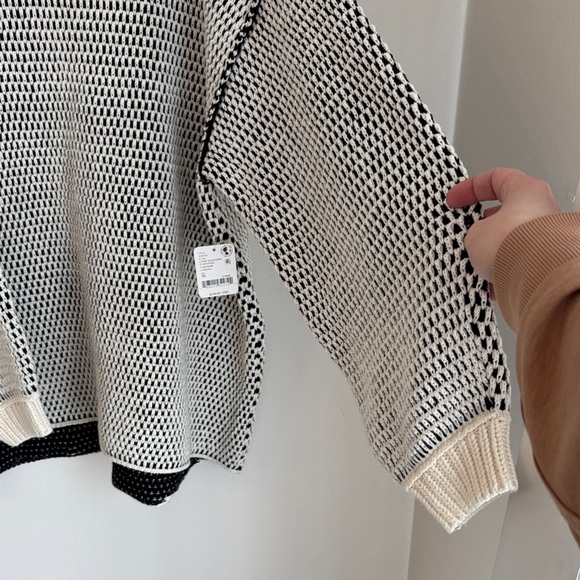 Free People Maisie Sweater Women's oversized v-neck chunky black ivory Med NWT - Picture 10 of 16